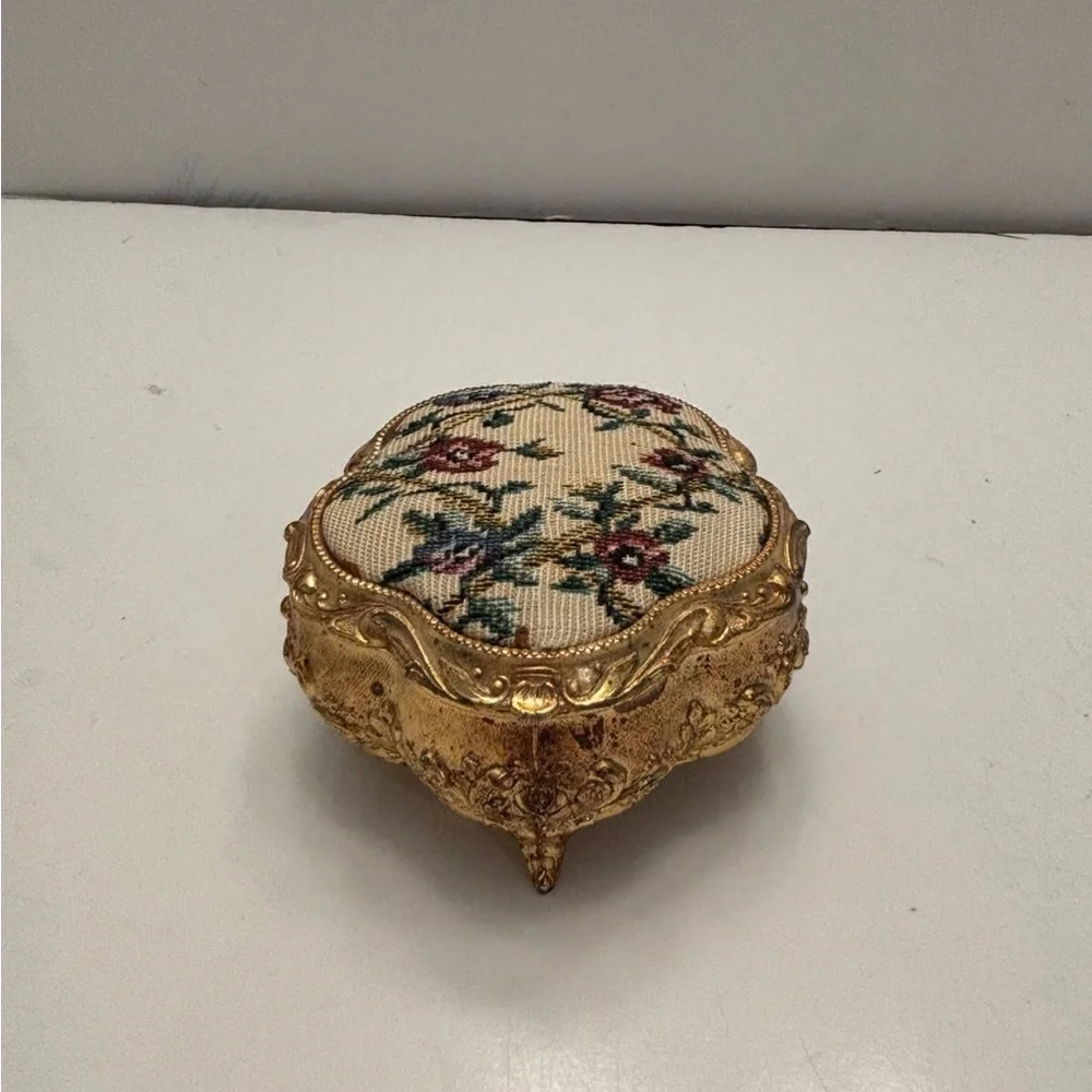 N/A vintage footed